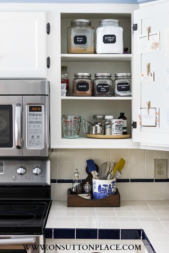 Kitchen Organization - Pull Out Shelves in Pantry - Remodelando la Casa