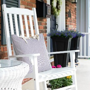 10 Ways to Perk Up Your Porch | Easy ways make your porch welcoming and warm. Includes porch decor, lighting, plants and more.