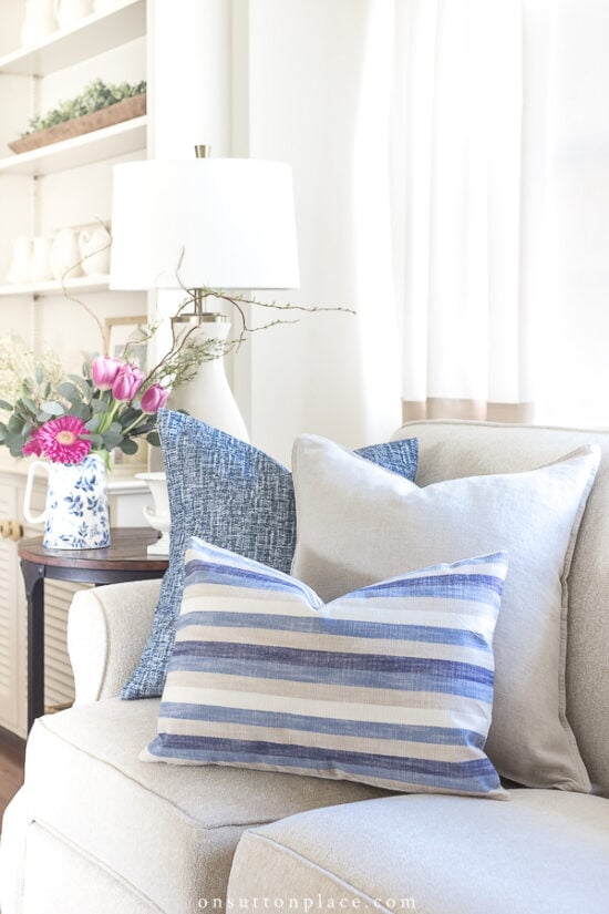 I'm breaking down how to layer a room in 10 easy steps with details about background furnishings, wall decor, accessories, and more. how to layer a room with pillows on sofa 2021