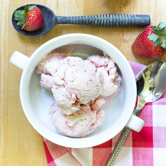 no churn strawberry ice cream recipe fi No Churn Strawberry Ice Cream | So easy and you won't believe how creamy and fresh it tastes. No ice cream maker required!