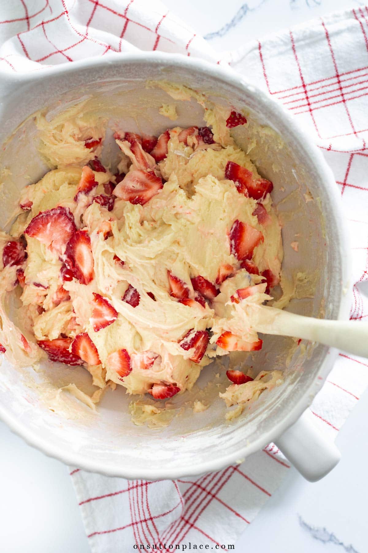 strawberry cake recipe batter in bowl