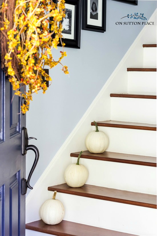 Fall Entry Decor | Farmhouse Fall Home Tour | Adding touches of fall with seeded eucalyptus, cotton bolls, velvet pumpkins, grain sack pillow covers & more!