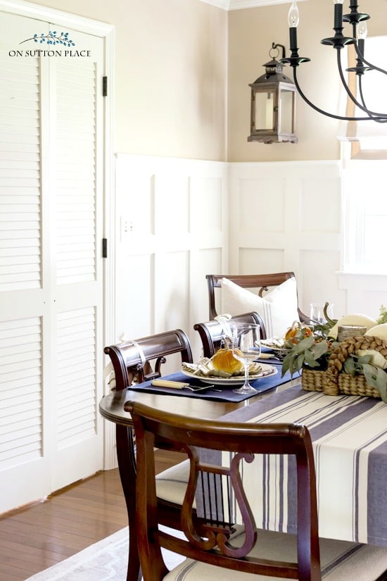 easy fall tablescape ideas board and batten in dining room