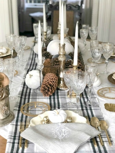 Christmas Tablescape Ideas | Rustic Meets Refined: How to combine elegant china and crystal with rustic Christmas farmhouse elements. My Soulful Home.