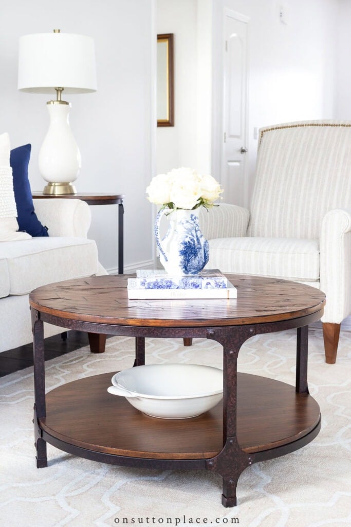 winter decorating ideas for coffee table