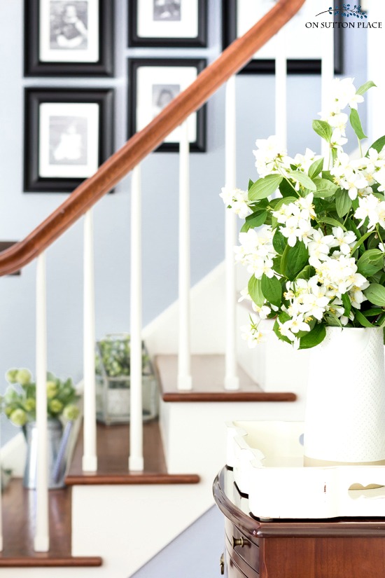 Small foyer ideas that include fresh summer decor and seasonal accessories. Easy and budget-friendly inspiration to update a foyer in a few hours!
