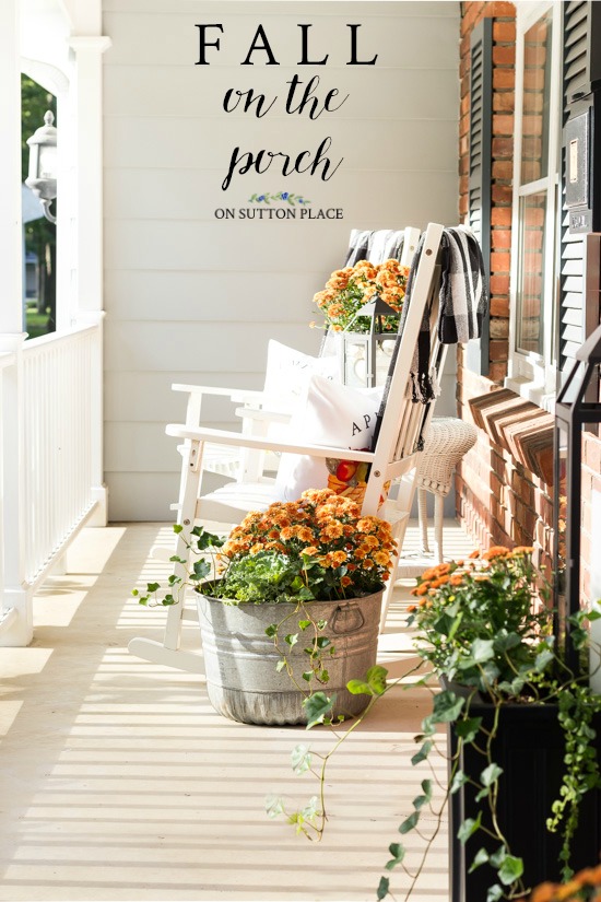 Easy front porch fall decorating ideas that won't break the bank. Greet the season with autumn colors and natural elements. #fall #autumn #falldecor #falldecorideas #frontporch #porchdecor #falldecoratingideas #mums #pillows #pumpkins #apples