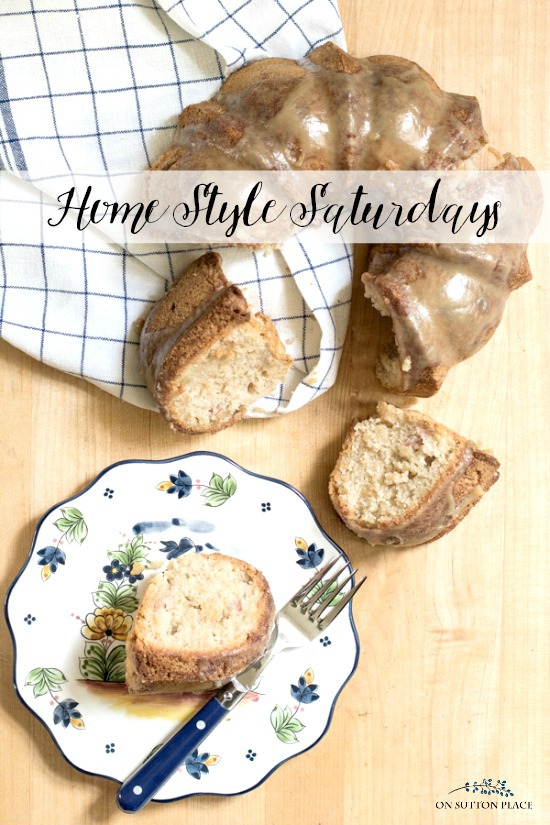 Home Style Saturdays No. 102: Fall decor, a pumpkin craft, a new source for modern farmhouse decor, sitting room decor ideas, and two apple dessert recipes.