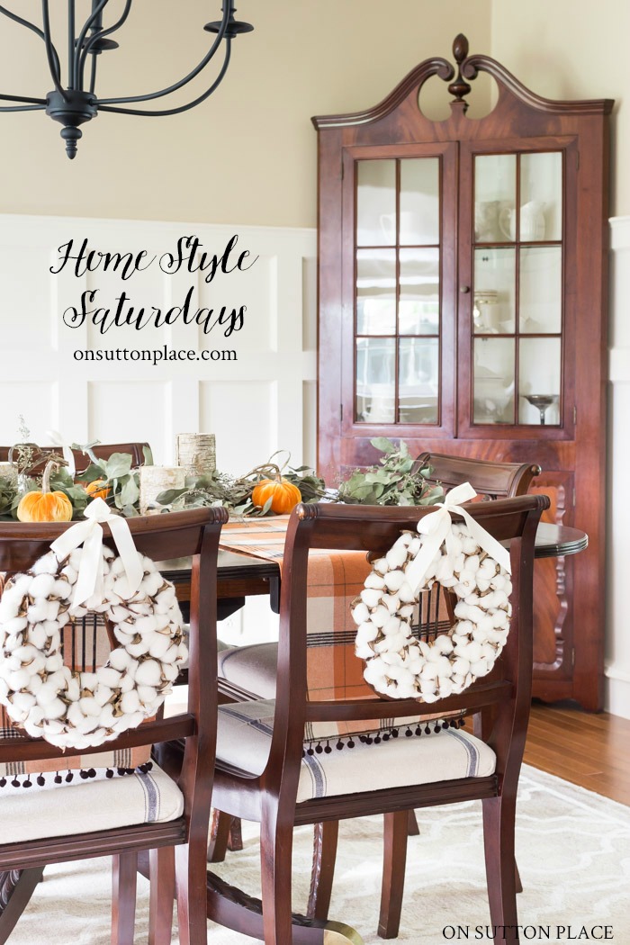 Designing with accessories, a summer wrap-up, and fall inspiration that includes a tablescape, a wreath, and a home tour. #homestylesaturdays #fall #autumn #falldecor #falldecorideas #fallhometour #hometour #bloggerhometour #cottonbolls #pumpkins