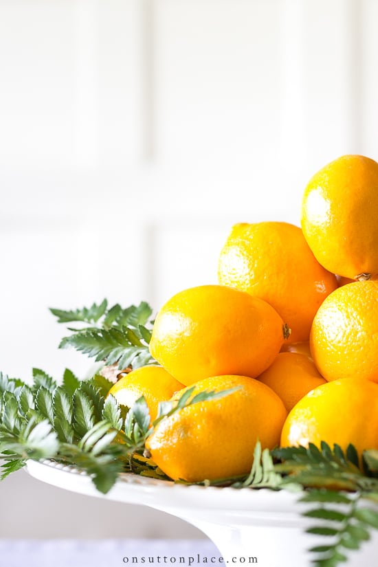 Make this fresh and beautiful meyer lemon centerpiece with items found at the grocery store, and in way under 20 minutes! #centerpiece #centerpieceidea #fruitcenterpiece #meyerlemon meyer lemon centerpiece with greenery