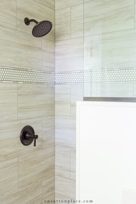 shower head and faucet in shower2