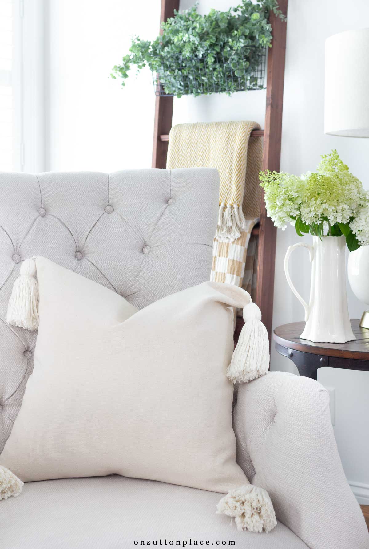 Vintage Sofa Pillow Placement Ideas: Stunning Tips to Transform Your Space
