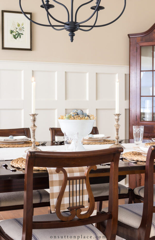 traditional dining room with minimalist style table setting
