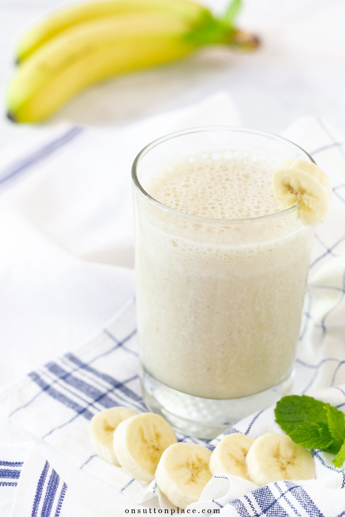 banana oatmeal smoothie recipe in glass with garnish