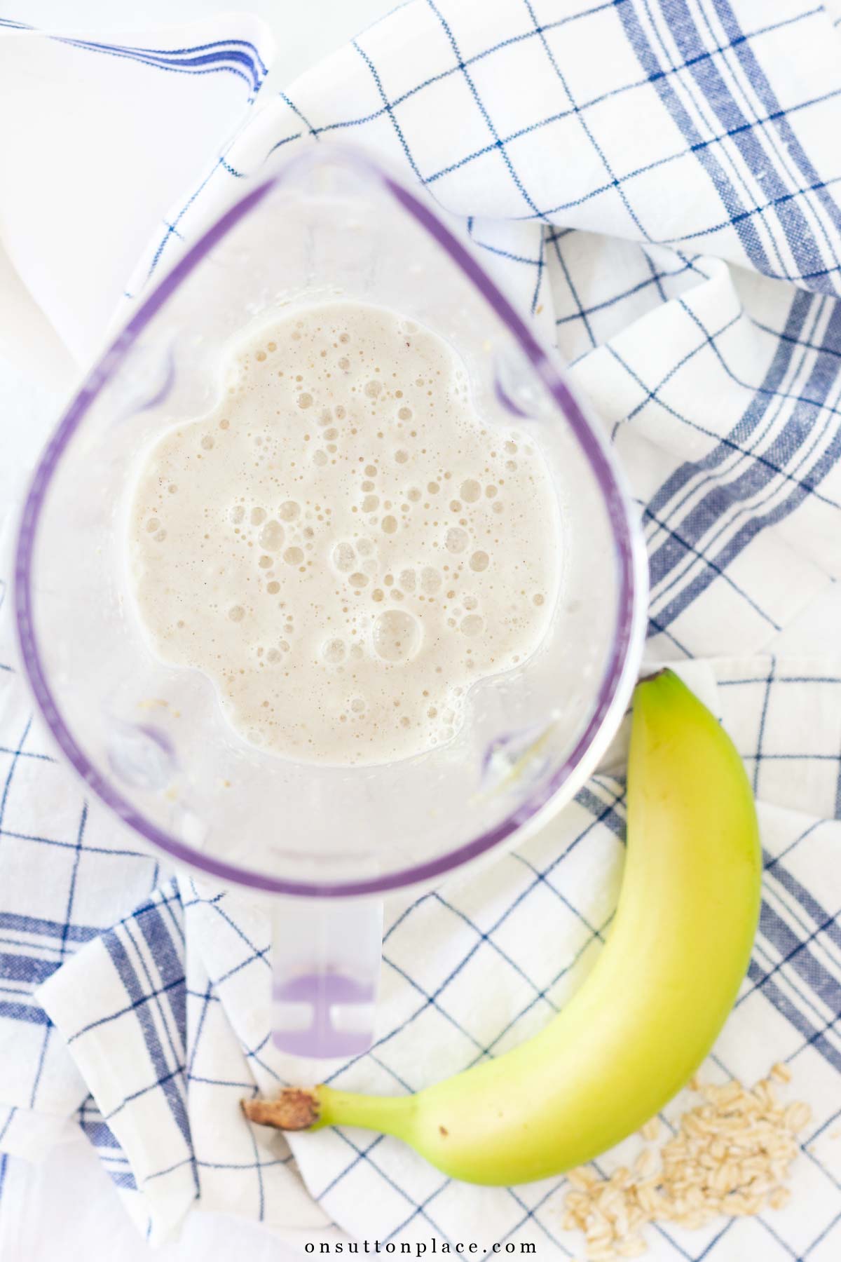 banana oatmeal smoothie recipe in blender