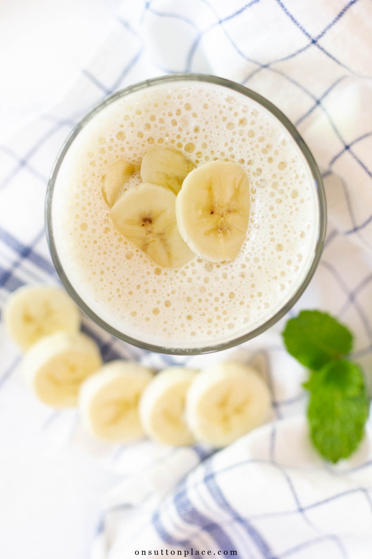 banana oatmeal smoothie recipe in glass