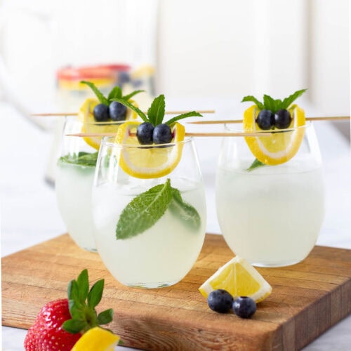 lemonade recipe with fresh mint in glasses