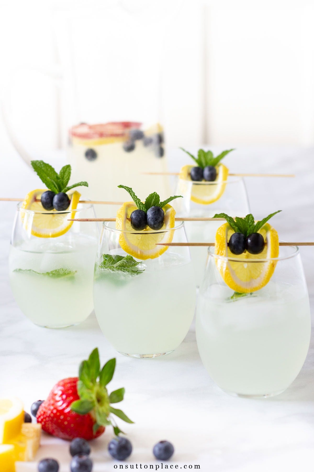 This mint lemonade spritzer recipe is a refreshing summer drink that mixes up in minutes and tastes amazing. Less than 5 calories per serving! lemonade recipe with fresh mint leaves in clear glasses