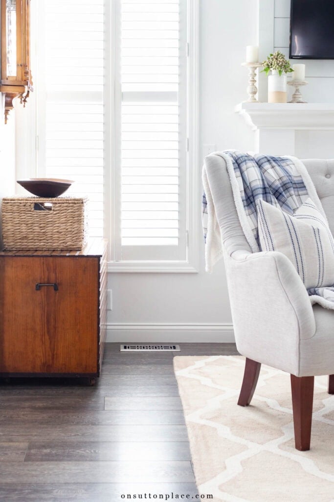 neutral living room ideas white shutters
