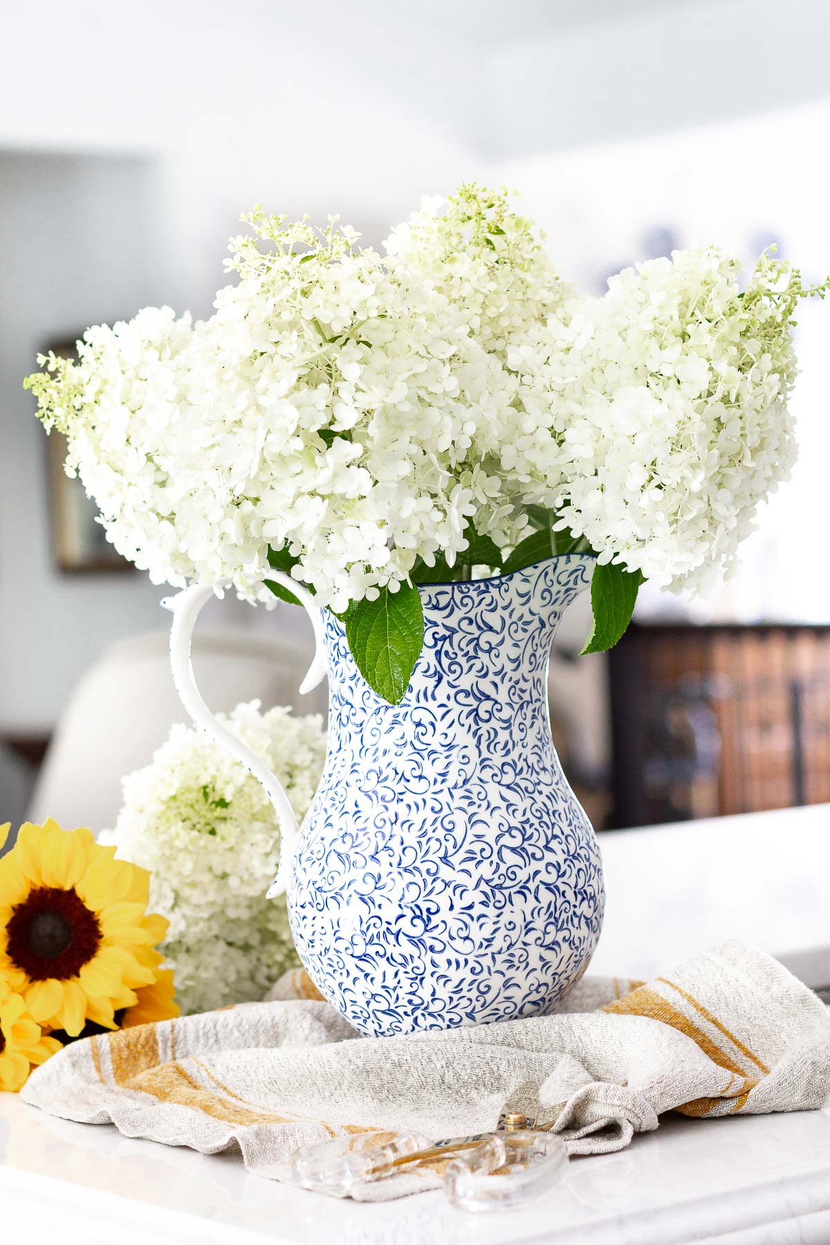 sunflower and hydrangea arrangement asssembly