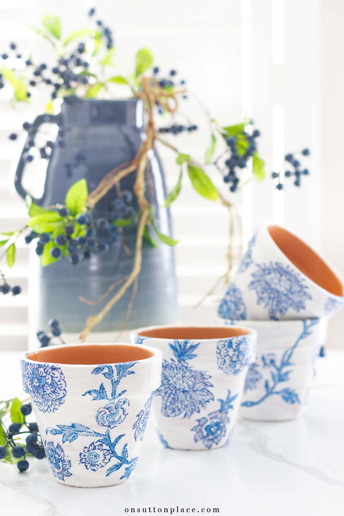 mod podge with napkings on terra cotta pots craft