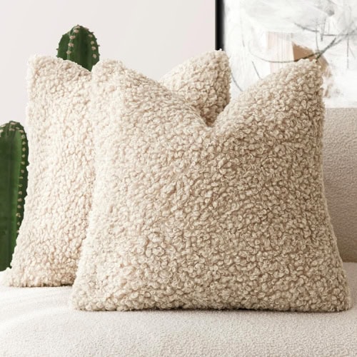 faux fur neutral pillow covers (1)