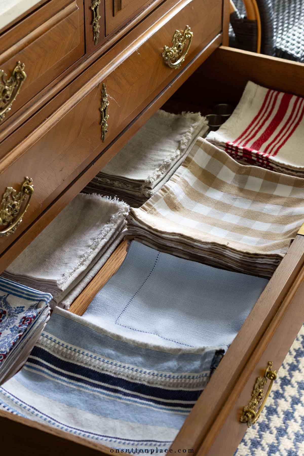 cloth dinner napkin organization in drawer
