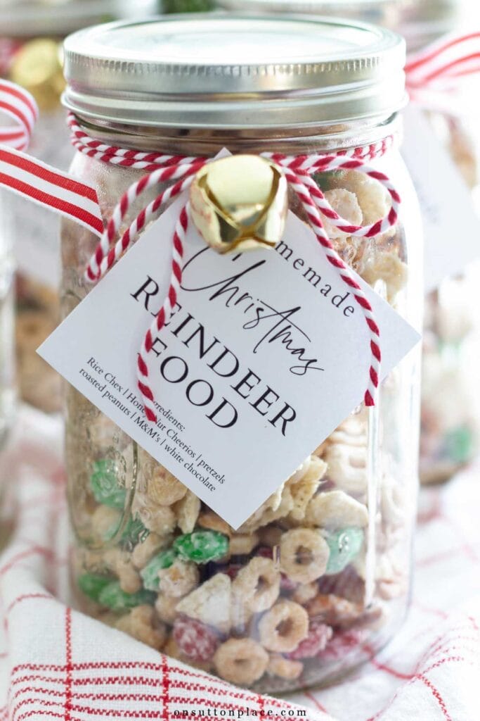 reindeer food recipe in jar with tag