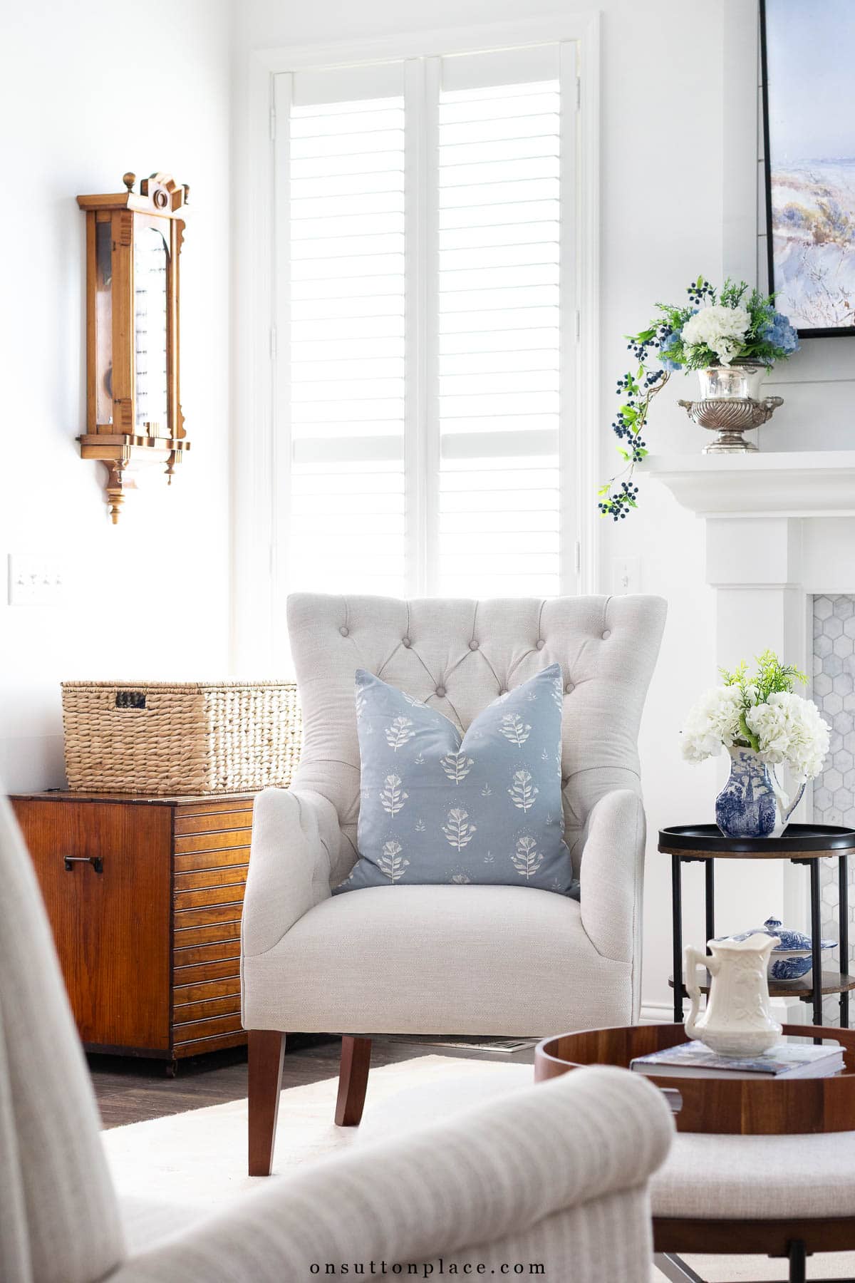 blue and white summer living room ideas