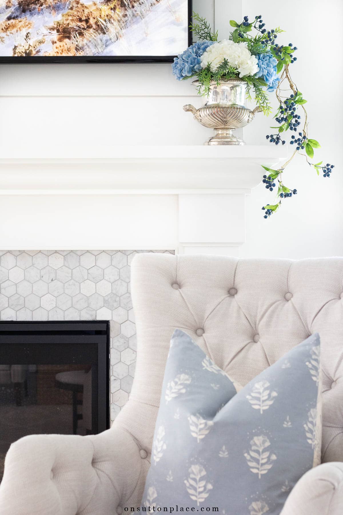 Here's an easy and quick method that shows how to clean silver naturally in about 5 minutes. Clean silverware without harmful chemicals. summer living room ideas silver urns on mantel