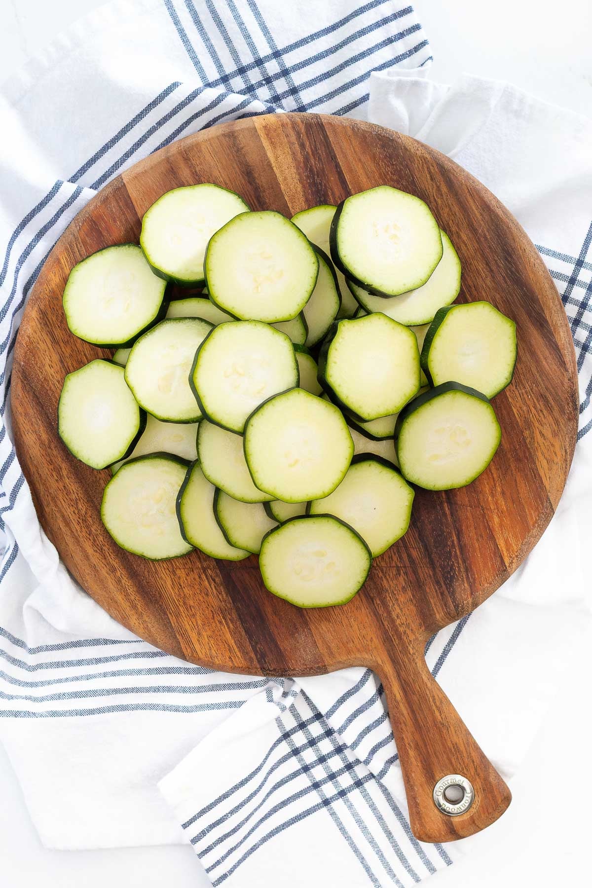 roasted zucchini recipe slices on round board